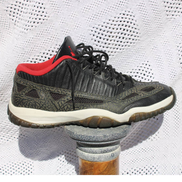 Jordan 11 Retro Low IE Bred - 306008-061 Size 13 2003 - Picture 3 of 12